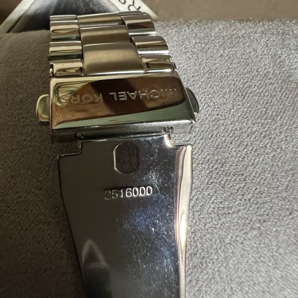 Authentic Michael Kors watch - Picture 8 of 9